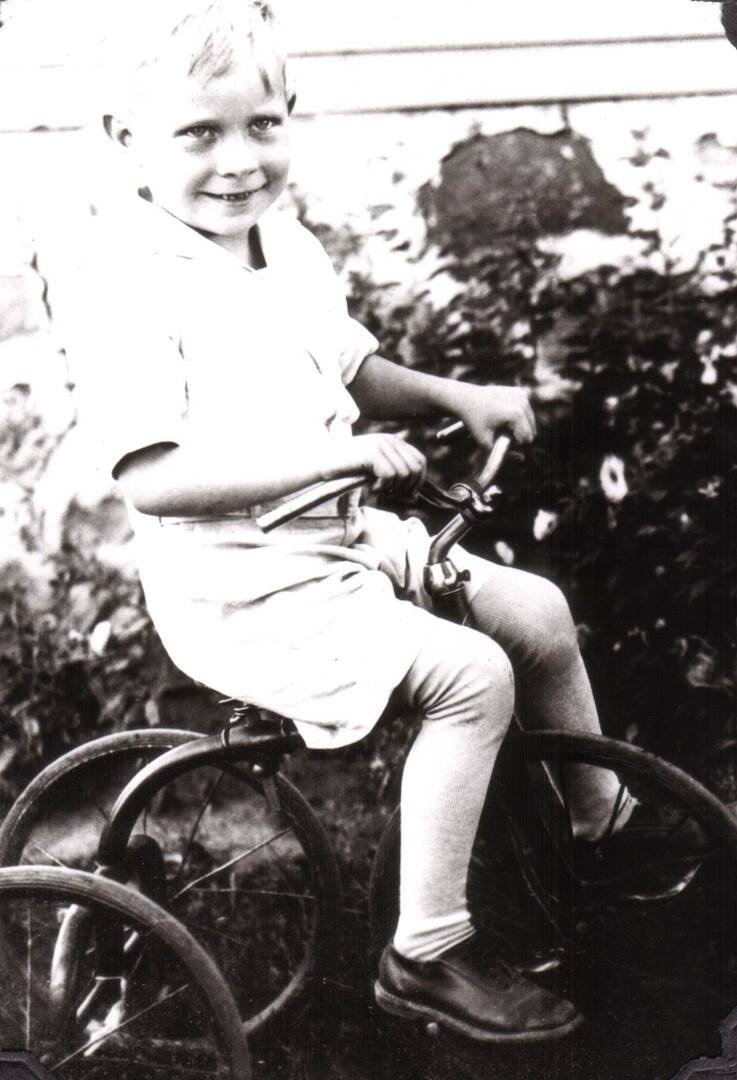 Donald F. Huebner - Photo 7