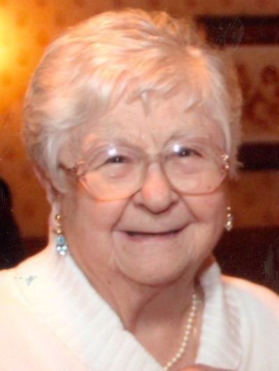 Elizabeth J Niccolai - Photo 2