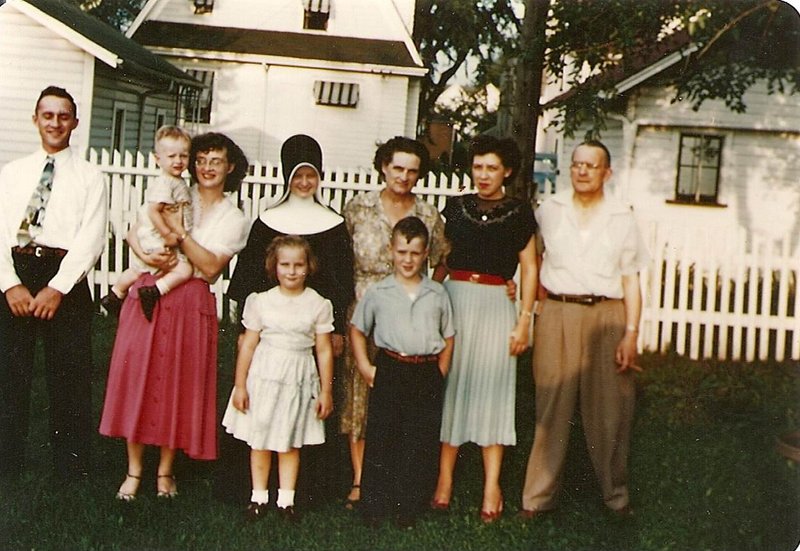 Mary Ann Landa - Photo 37