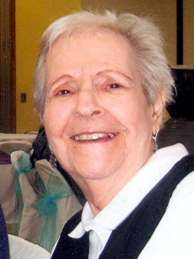 Lucy Nixholin Kausalik - Photo 2