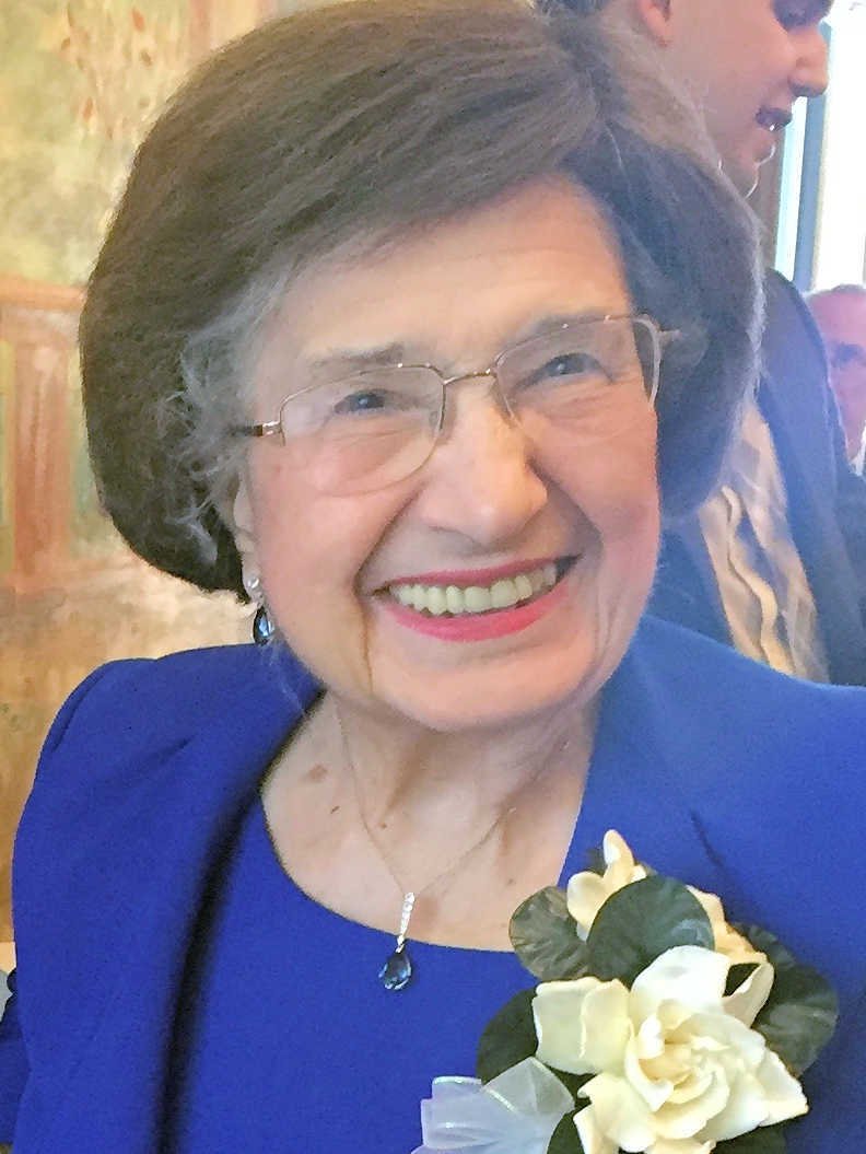 Louise Camosy - Photo 2