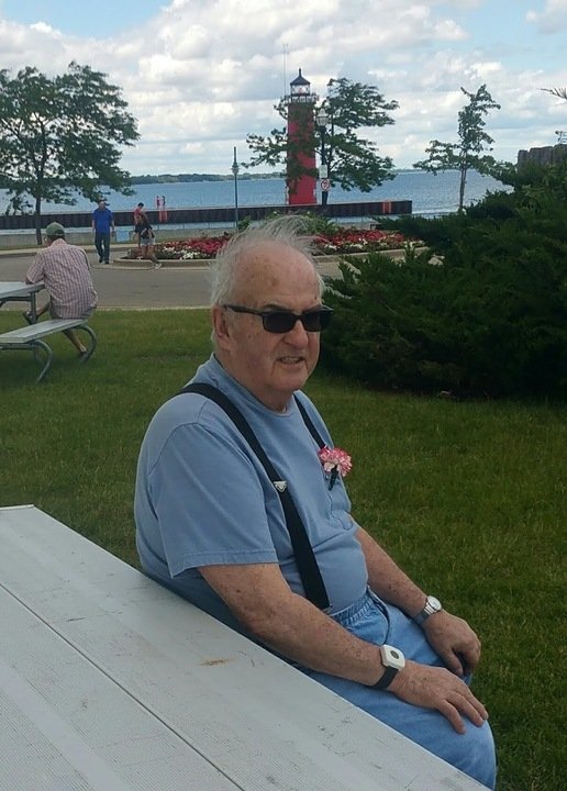 Marlin Lawrence Ruetz - Photo 2