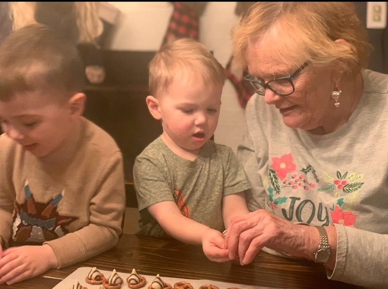 Christel E. Hart - Photo 5