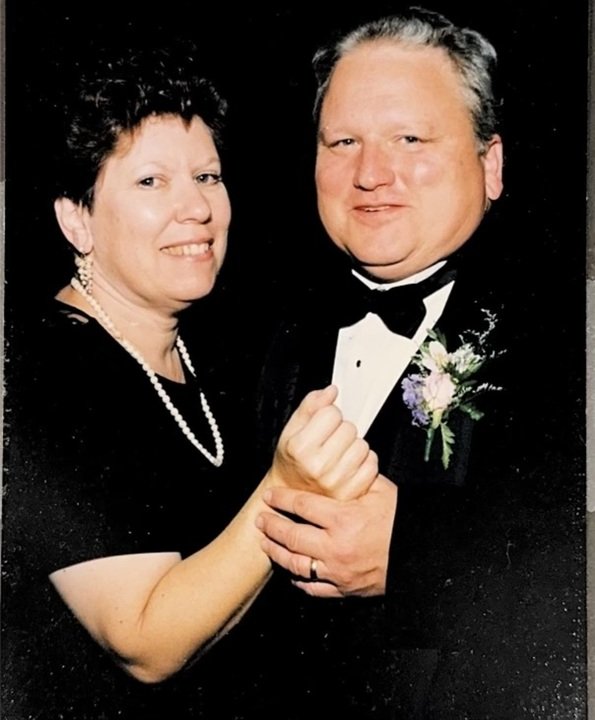 Linda Lee Cepon - Photo 4